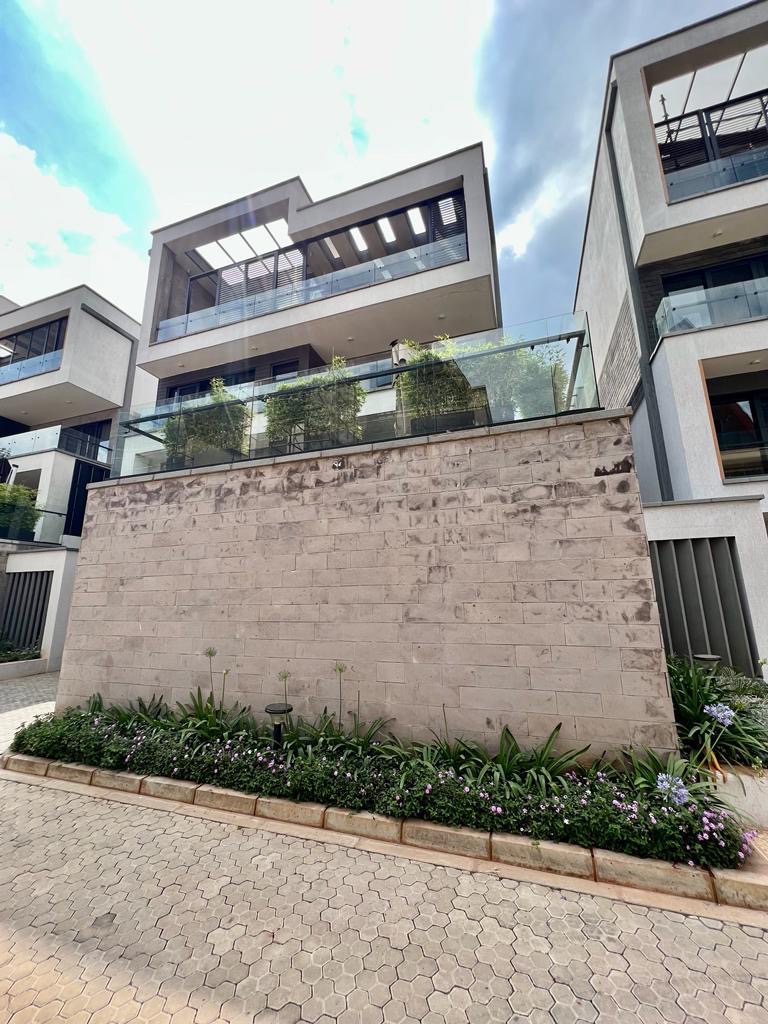 4 Bedroom Luxury Villa with Private Pool for Sale in Lavington 