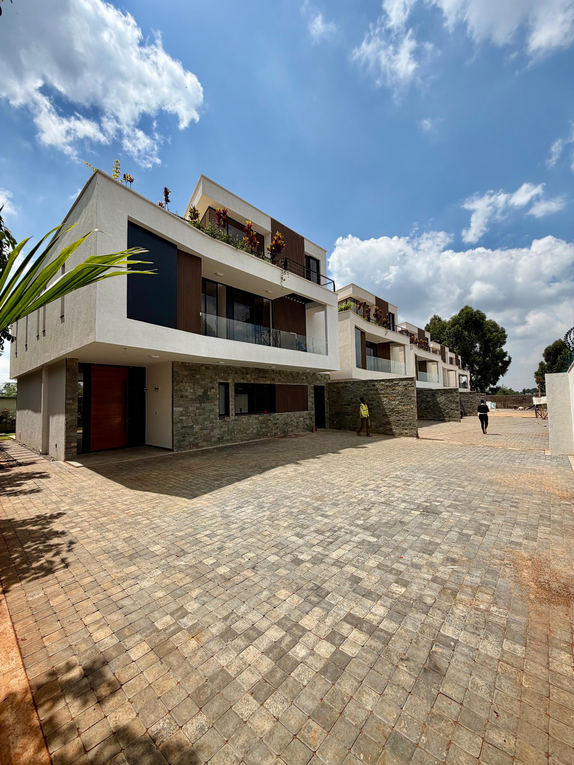 Luxury 4 Bedroom + DSQ House for Sale in New Runda, Nairobi