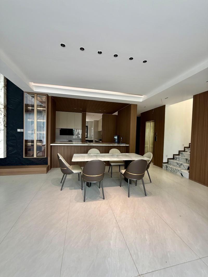 Luxury 5-Bedroom Townhouse for Sale in Jacaranda, Lavington – KSh 165 Million photo 2