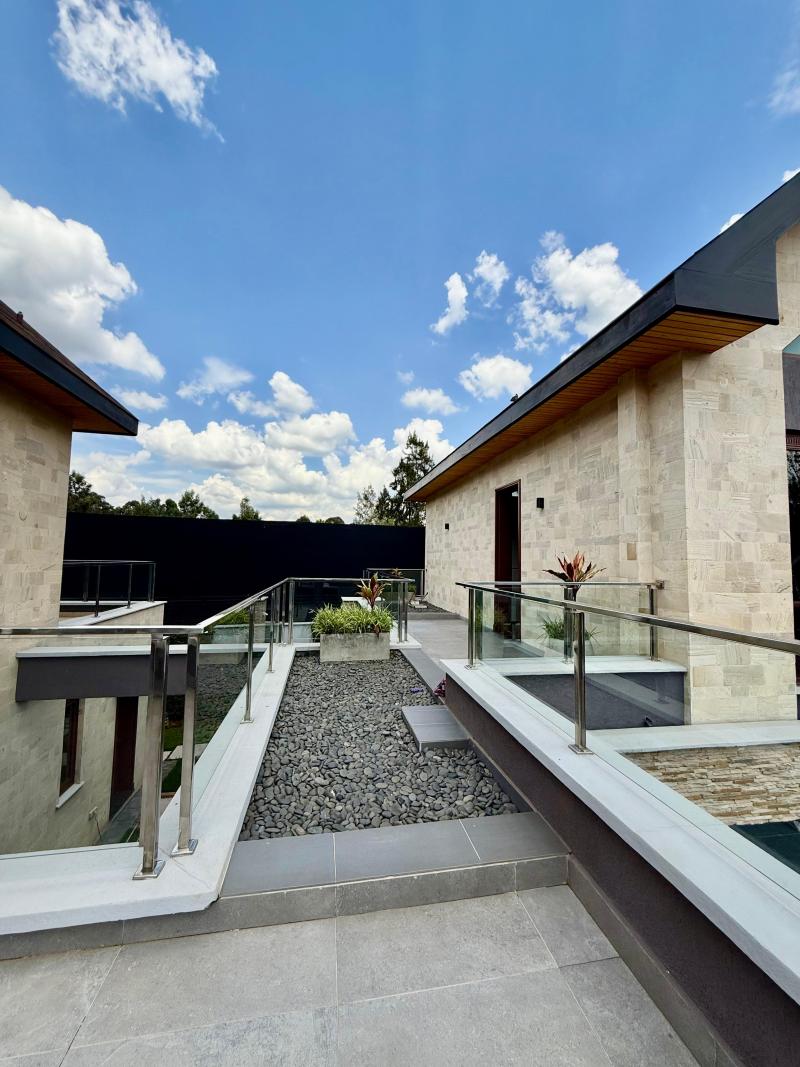 Luxury 4-Bedroom Residence for Sale in Old Runda, Nairobi | 0.5 Acre photo 2